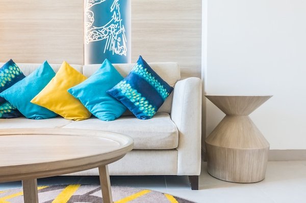 Quel ajustement faire pour réinventer un séjour avec un canapé d'angle ?