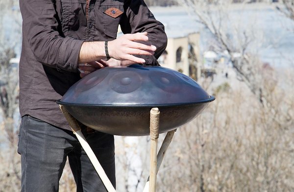 Une exploration des origines et de l'évolution du Handpan